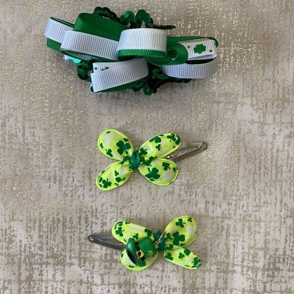 Bundle of Green St Patrick Day Items: Necklaces, Pins, Ribbon & Barrettes. 🍀 - Picture 8 of 13